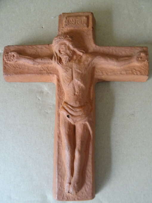 Antiek terracotta kruisbeeld 17x21cm