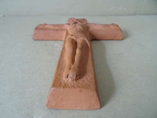 Antiek terracotta kruisbeeld 17x21cm