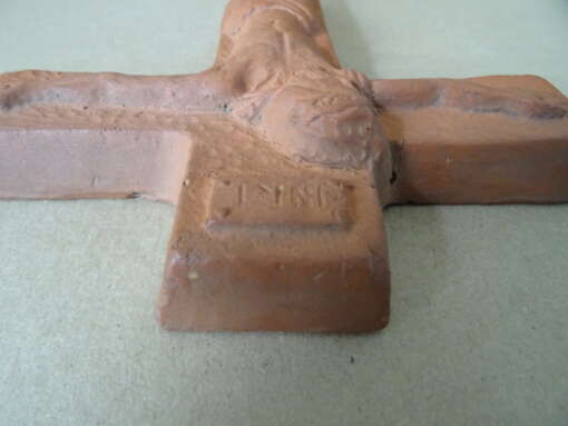 Antiek terracotta kruisbeeld 17x21cm