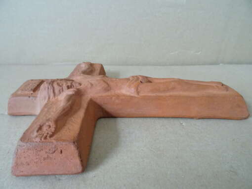 Antiek terracotta kruisbeeld 17x21cm