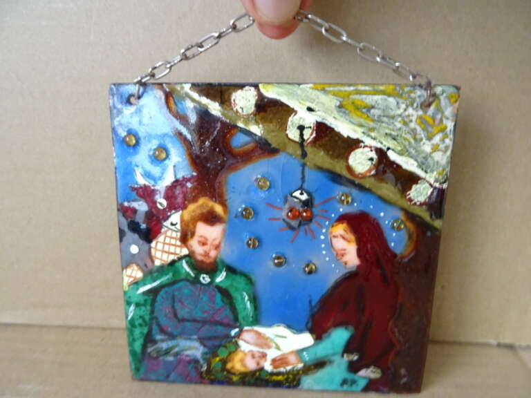 Alternative view of Geëmailleerd reliëf De Heilige Familie 14x14cm