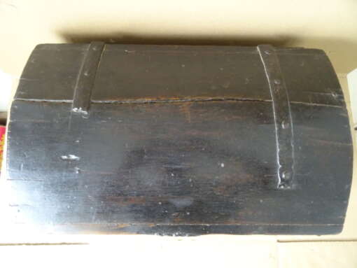 Grote antieke houten kist uit circa 1800