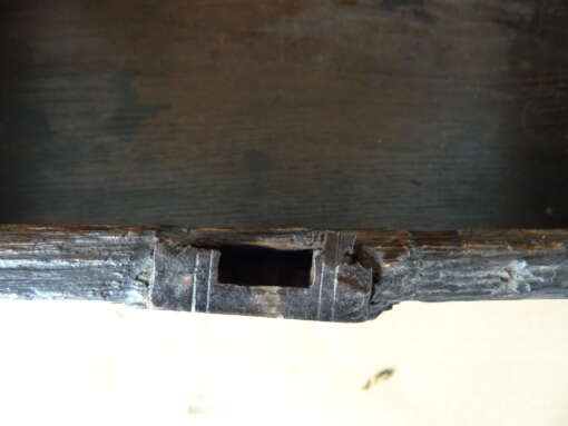 Grote antieke houten kist uit circa 1800
