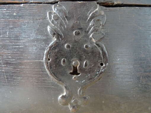 Grote antieke houten kist uit circa 1800