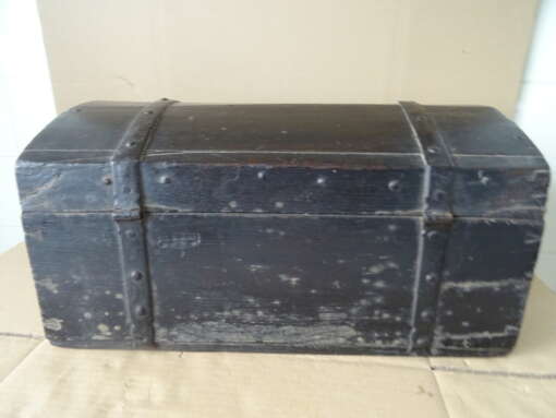 Grote antieke houten kist uit circa 1800