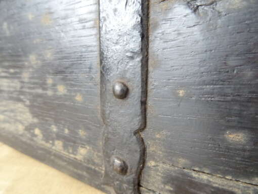 Grote antieke houten kist uit circa 1800