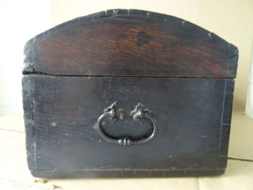 Grote antieke houten kist uit circa 1800