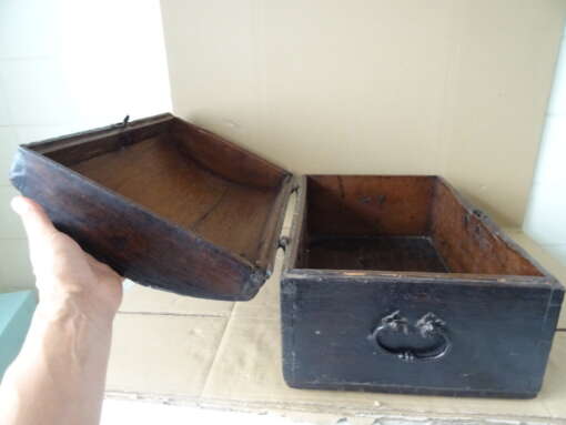 Grote antieke houten kist uit circa 1800