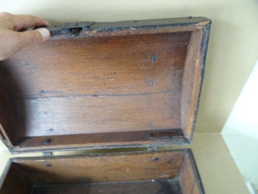 Grote antieke houten kist uit circa 1800