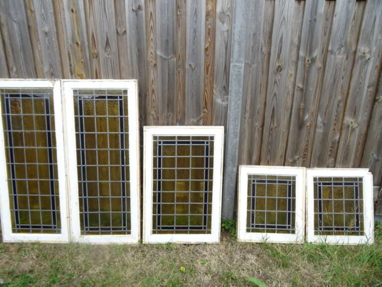 Collectie van 5 glas in lood kozijnen