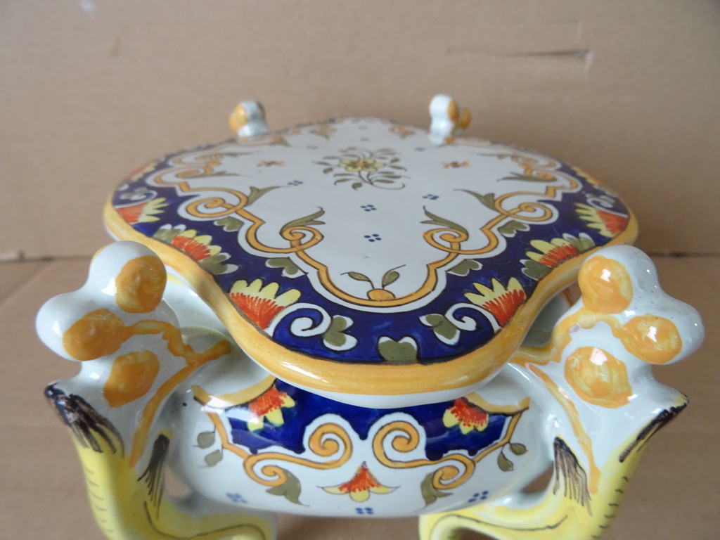 Faience aardewerk pronkschaal Vieux Rouen stijl - Afbeelding 6