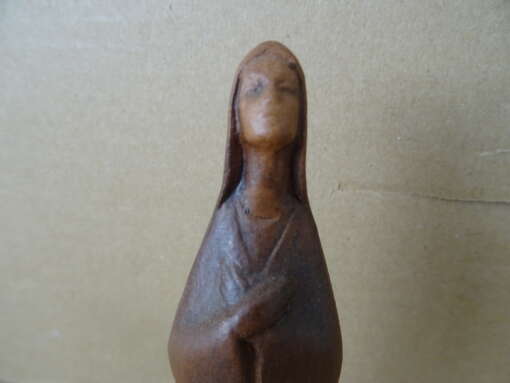 Aardewerk Mariabeeldje Art deco stijl 16cm