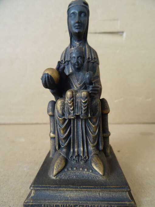 Mariabeeldje De Zwarte Madonna van Montserrat 9cm