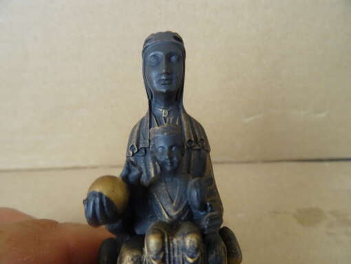 Mariabeeldje De Zwarte Madonna van Montserrat 9cm