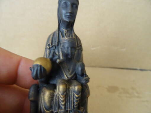 Mariabeeldje De Zwarte Madonna van Montserrat 9cm