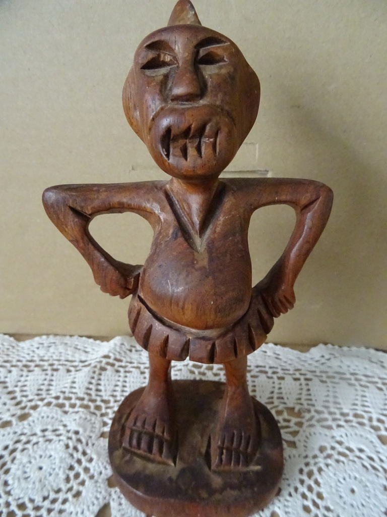 Inheems houten beeldje 19cm Congo of Papoea-Nieuw-Guinea