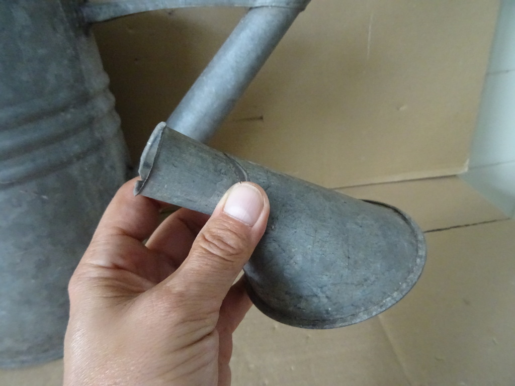 Grote zinken gieter vintage 44cm - Afbeelding 9