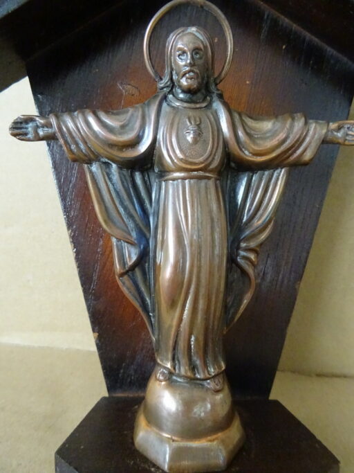Alternative view of Antiek Jezusbeeld op console 18cm