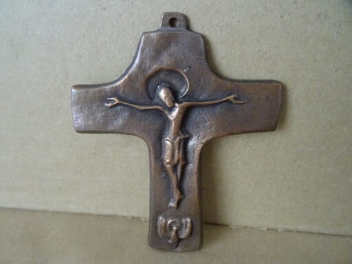 Alternative view of Antiek bronzen kruisbeeld 10cm