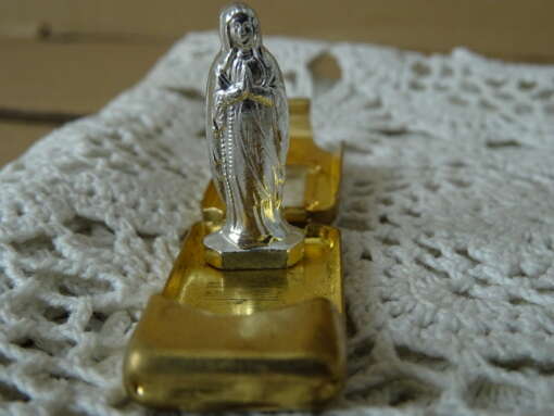 Antiek verguld miniatuur altaar met Mariabeeldje