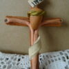Aardewerk kruisbeeld hanger 9cm vintage