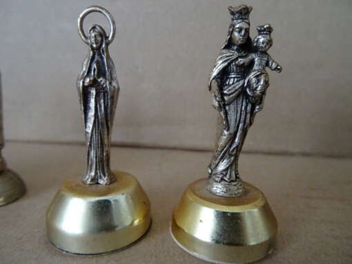 Collectie miniatuur Mariabeeldjes