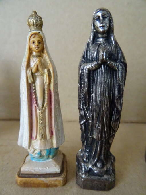 Collectie miniatuur Mariabeeldjes