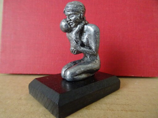 Corry Ammerlaan beeldje Moeders voor moeders Artihove