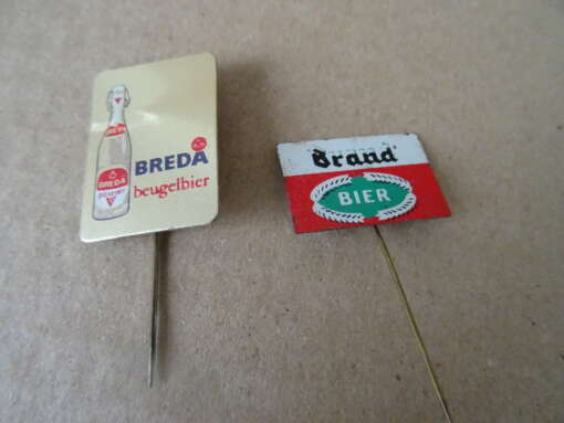 Set vintage speldjes en pins Pisang Ambon en bier