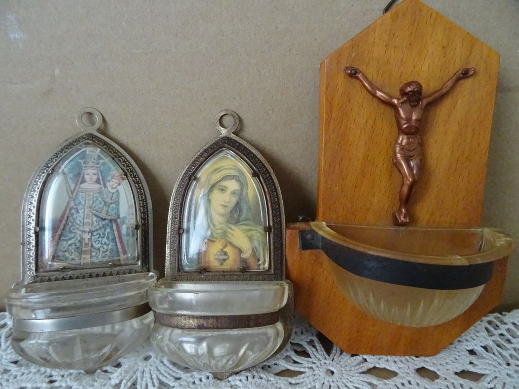 Collectie vintage wijwaterbakjes 9 euro per stuk