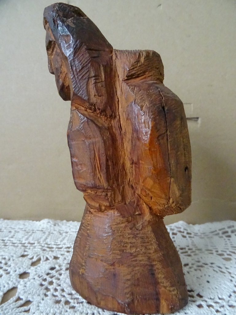 Antiek houten beeld 16cm man met tas of draagmand Christoffel? Antiek houten beeld 16cm man met tas of draagmand Christoffel?