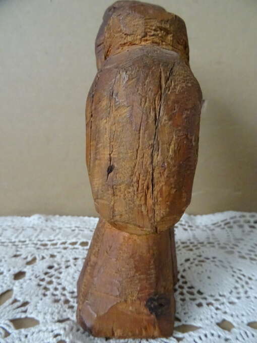 Antiek houten beeld 16cm man met tas of draagmand Christoffel?