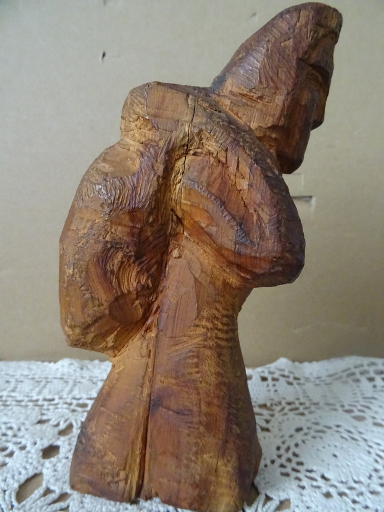 Antiek houten beeld 16cm man met tas of draagmand Christoffel? Antiek houten beeld 16cm man met tas of draagmand Christoffel?