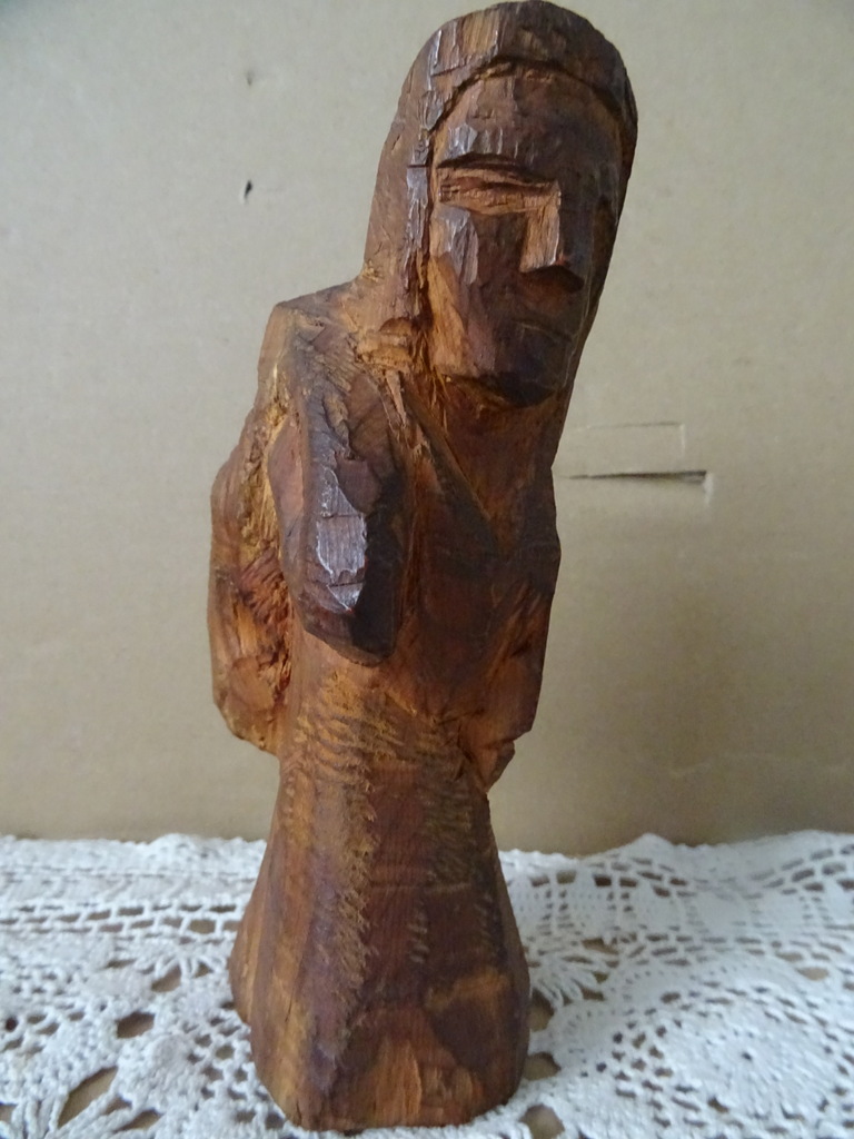 Antiek houten beeld 16cm man met tas of draagmand Christoffel? Antiek houten beeld 16cm man met tas of draagmand Christoffel?