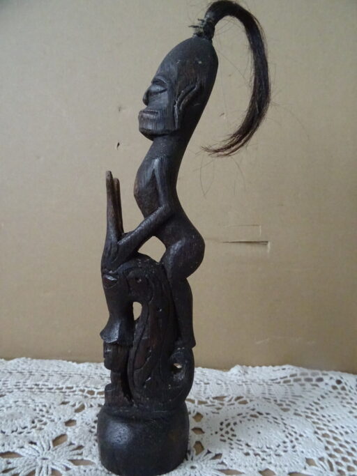 Inheems mythologisch houten beeld 24cm