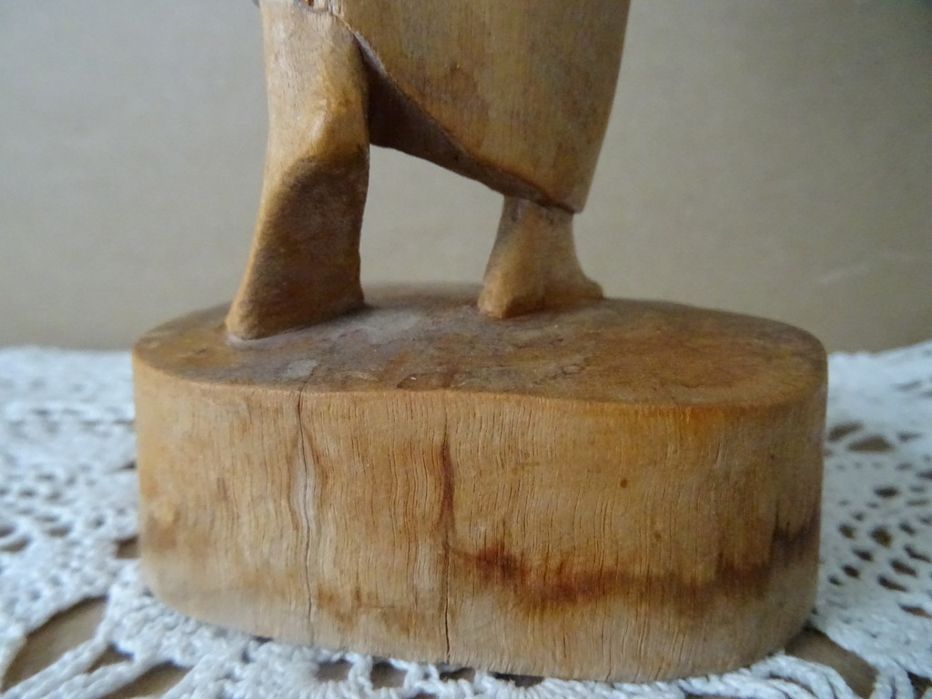 Indonesisch beeld vrouw met varken 25cm Bali of Sumatra Indonesisch beeld vrouw met varken 25cm Bali of Sumatra