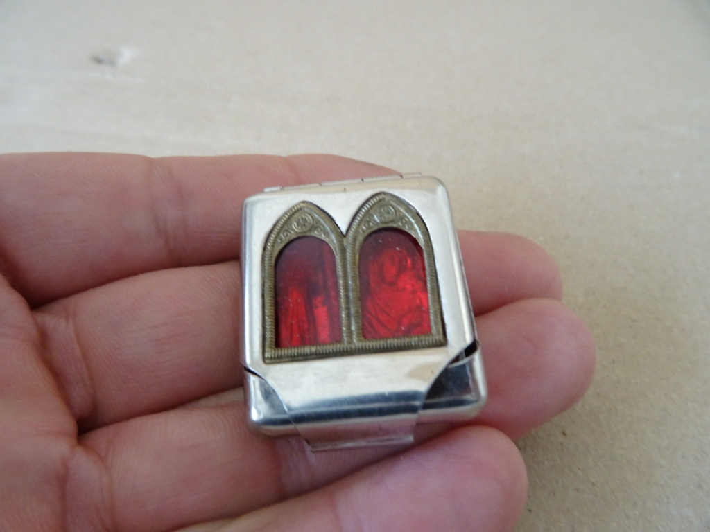 Antieke of vintage zakheiligen in doosje Antieke of vintage zakheiligen in doosje