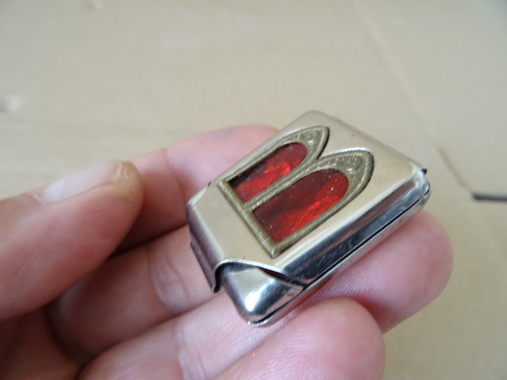 Antieke of vintage zakheiligen in doosje Antieke of vintage zakheiligen in doosje