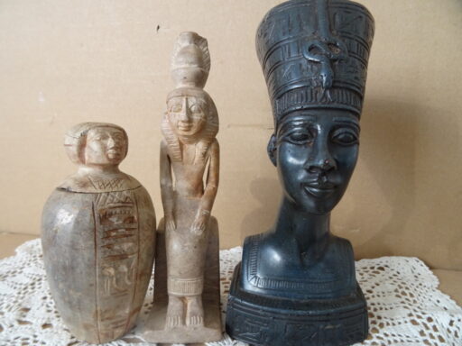 Collectie stenen beeldjes Egypte 12cm en 17cm