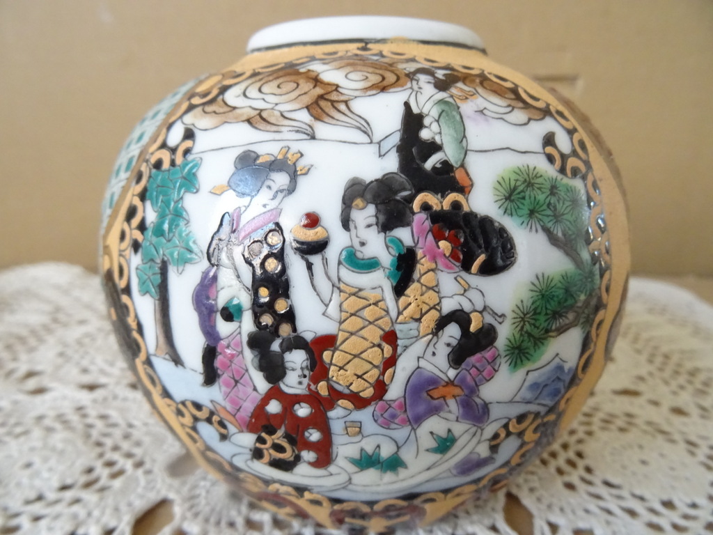 Vintage Chinees vaasje of gemberpotje 12cm Vintage Chinees vaasje of gemberpotje 12cm