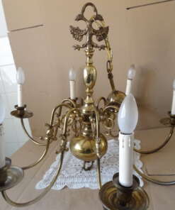 Vintage koperen kroonluchter met dubbelkoppige adelaar Vintage koperen kroonluchter met dubbelkoppige adelaars