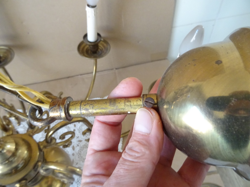 Vintage koperen kroonluchter met dubbelkoppige adelaar Vintage koperen kroonluchter met dubbelkoppige adelaar