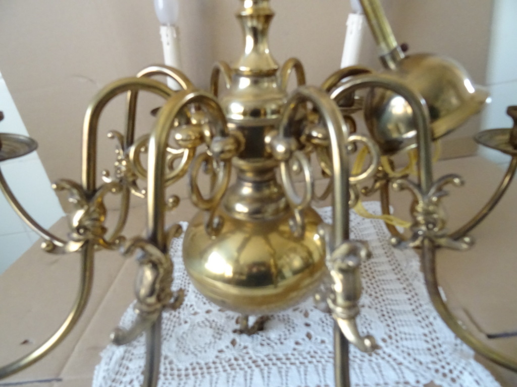 Vintage koperen kroonluchter met dubbelkoppige adelaar Vintage koperen kroonluchter met dubbelkoppige adelaar