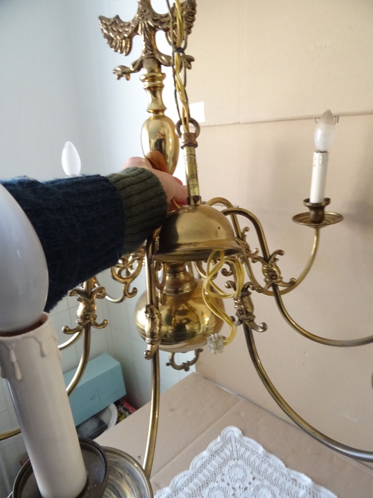 Vintage koperen kroonluchter met dubbelkoppige adelaar Vintage koperen kroonluchter met dubbelkoppige adelaar