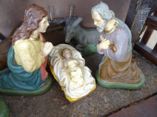 Alternative view of Antieke gipsen kerstgroep en kerststal