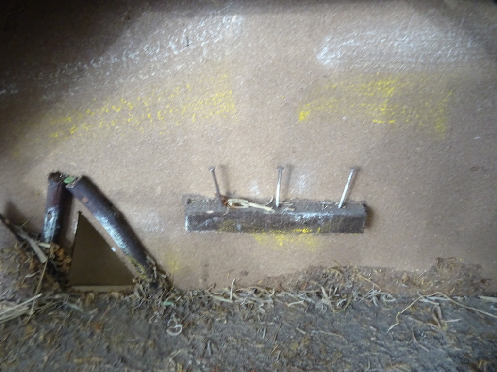 Antieke gipsen kerstgroep en kerststal Antieke gipsen kerstgroep en kerststal