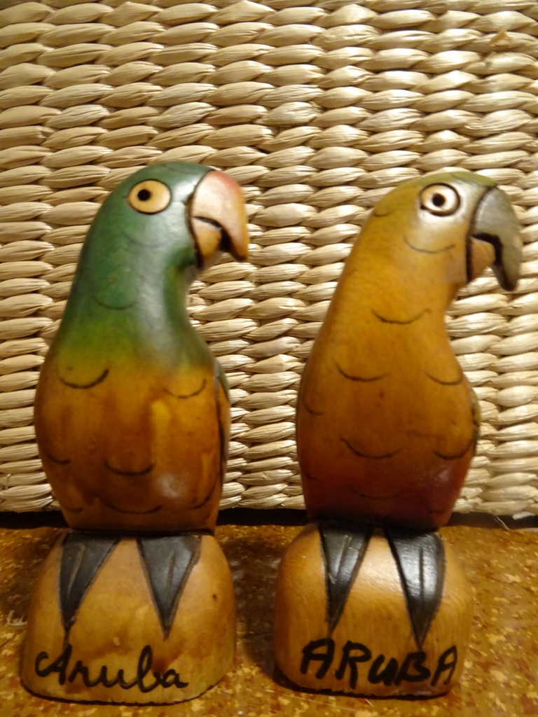 Vintage houten beeldjes papegaai Aruba 10cm