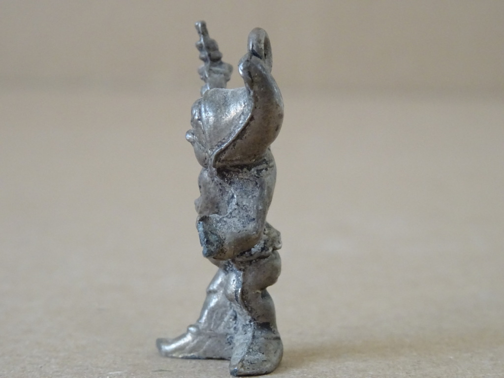 Vintage zilveren of verzilverd medaillon dwerg miniatuur beeldje - Afbeelding 2