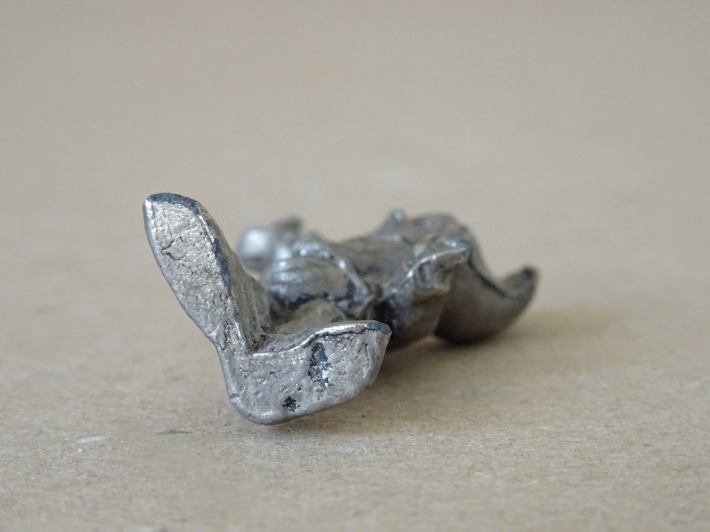 Vintage zilveren of verzilverd medaillon dwerg miniatuur beeldje - Afbeelding 5