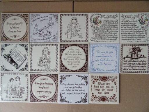 Collectie 14 vintage tegels met spreuk Mosa en Sphinx